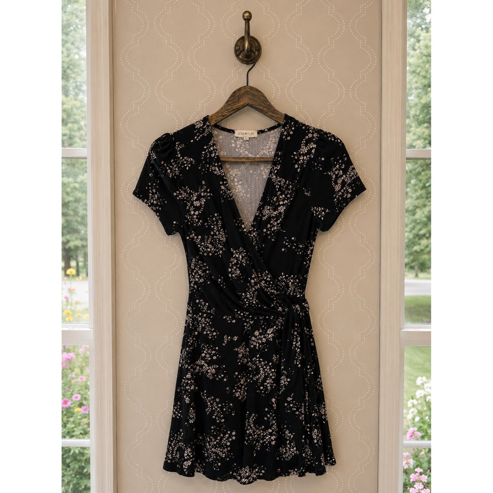 Ultra Flirt Wrap Dress Floral Print Short Sleeve V-Neck Small NWOT
